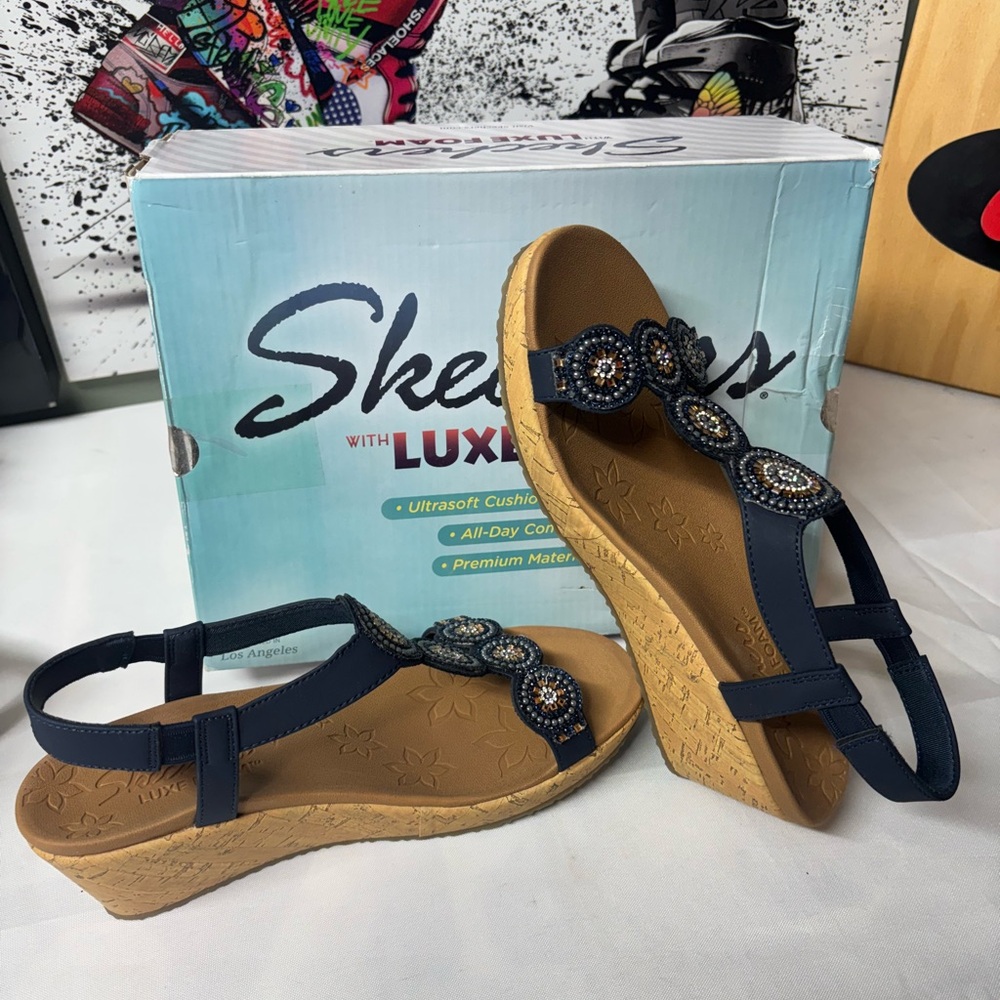 Women’s Skechers sandals size 9.5 new with box